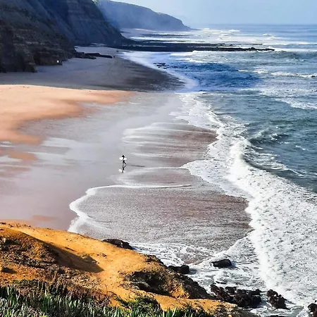 Tika Surf Camp Ericeira Πανσιόν