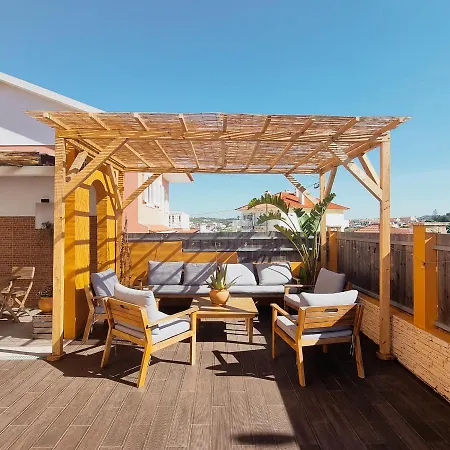 Tika Surf Camp Ericeira Hotel *